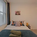 Comfy 1 Bed Flat In Central London Sleeps 3